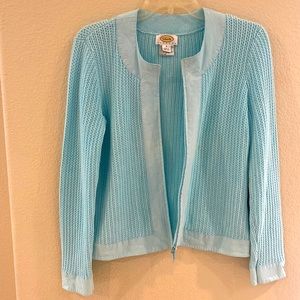 Beautiful color, zip up sweater